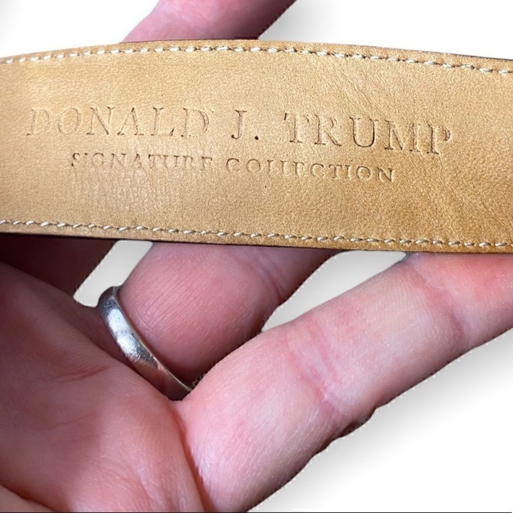Donald J. Trump Signature Collection brown leather belt with brass buckle 32 /80 - Picture 3 of 11